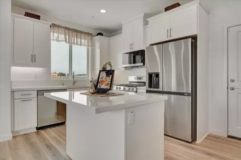 Kitchen - 1721 Autumn Sage Pl, Lompoc, CA 93436 photo 8 of 8
