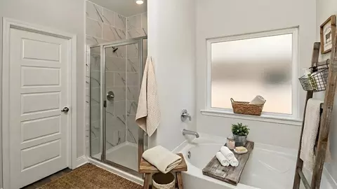 Bath - 2369 Hamilton Ridge Dr E, Mobile, AL 36695 photo 1 of 4