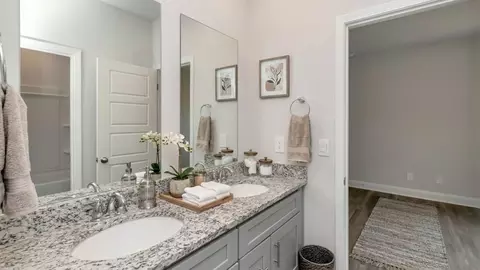 Bath - 2369 Hamilton Ridge Dr E, Mobile, AL 36695 photo 2 of 4