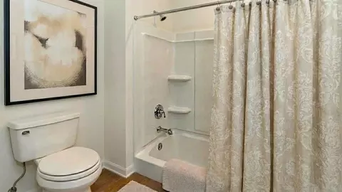 Bath - 2369 Hamilton Ridge Dr E, Mobile, AL 36695 photo 3 of 4
