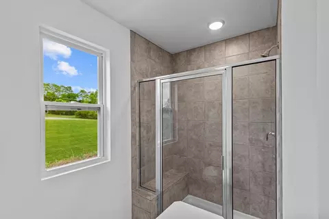 Bath - 1550 Acadia Dr, Maineville, OH 45039 photo 1 of 2
