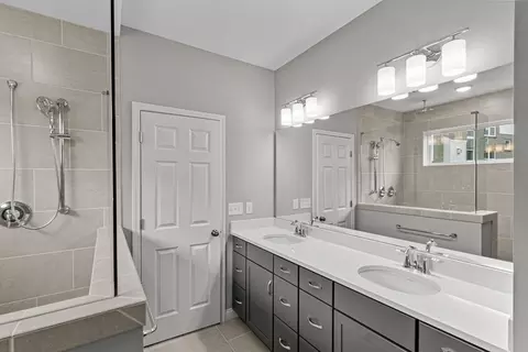 Bath - 1550 Acadia Dr, Maineville, OH 45039 photo 2 of 2