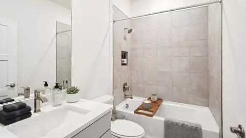 Bath - 10370 Tucker Rd, Weeki Wachee, FL 34613 photo 2 of 4