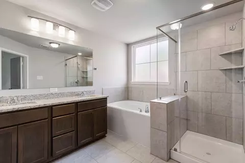 Bath - 2500 Maskavich Ct, Bryan, TX 77807 photo 2 of 3