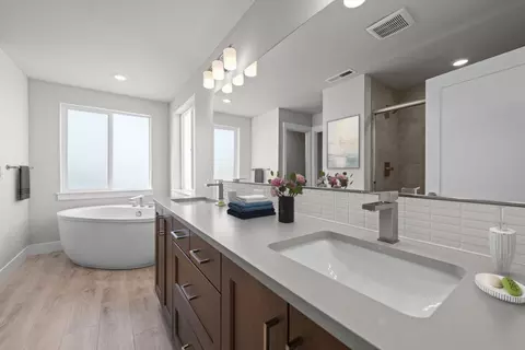 Bath - 3120 NE Boulder Crk, Bend, OR 97701 photo 1 of 2