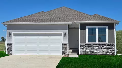 5641 153rd St, Urbandale, IA 50323
