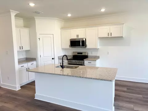 Kitchen - 5906 Luckenbach Ln, Crestview, FL 32539 photo 1 of 4