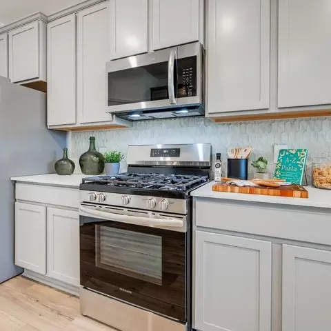 Kitchen - 15028 Goujon Gates Dr, Conroe, TX 77302 photo 4 of 10