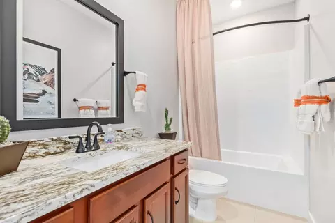 Bath - 7717 E 35th Ln, Yuma, AZ 85365 photo 1 of 4