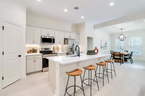 Kitchen - 21407 Shadow Bend Dr, Covington, LA 70435 photo 3 of 4
