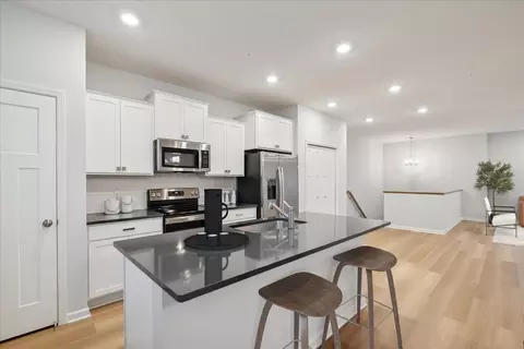 10354 Birchwood Cir, Chaska, MN 55318