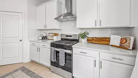 Kitchen - 105 Appleseed Way, Mount Vernon, OH 43050 photo 11 of 13