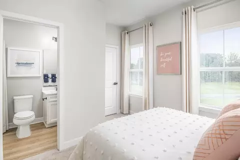 Bedroom - 3018 Eastern Ave NE, Washington, DC 20018 photo 4 of 6