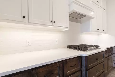 Kitchen - 932 Hydrangea Way, Edmond, OK 73034 photo 4 of 19