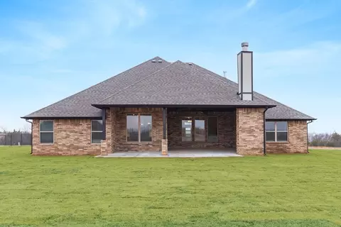 Exterior - 932 Hydrangea Way, Edmond, OK 73034 photo 20 of 30