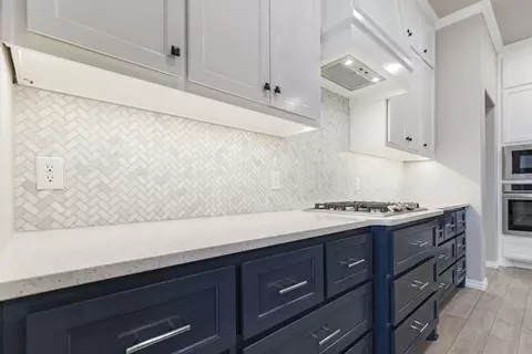 Kitchen - 932 Hydrangea Way, Edmond, OK 73034 photo 9 of 19