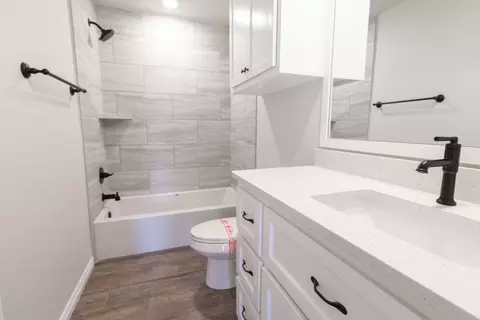 Bath - 932 Hydrangea Way, Edmond, OK 73034 photo 5 of 32