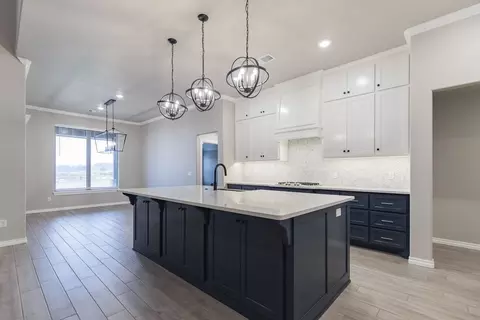 Kitchen - 932 Hydrangea Way, Edmond, OK 73034 photo 8 of 19
