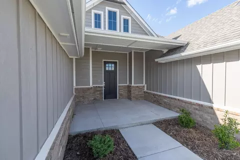 Exterior - 932 Hydrangea Way, Edmond, OK 73034 photo 17 of 30