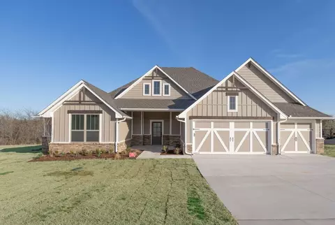 Exterior - 932 Hydrangea Way, Edmond, OK 73034 photo 2 of 30