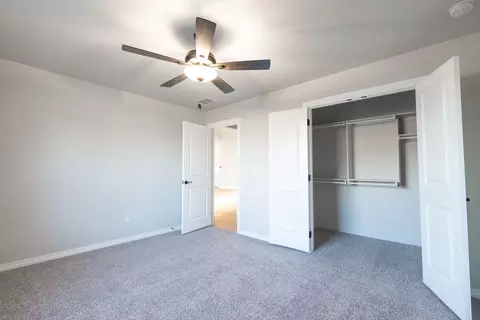 Bedroom - 932 Hydrangea Way, Edmond, OK 73034 photo 7 of 17