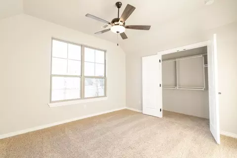 Bedroom - 932 Hydrangea Way, Edmond, OK 73034 photo 6 of 17