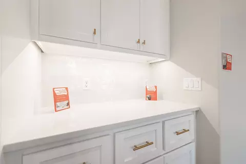 Kitchen - 932 Hydrangea Way, Edmond, OK 73034 photo 6 of 19
