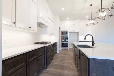 Kitchen - 932 Hydrangea Way, Edmond, OK 73034 photo 3 of 19