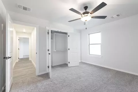 Bedroom - 932 Hydrangea Way, Edmond, OK 73034 photo 5 of 17