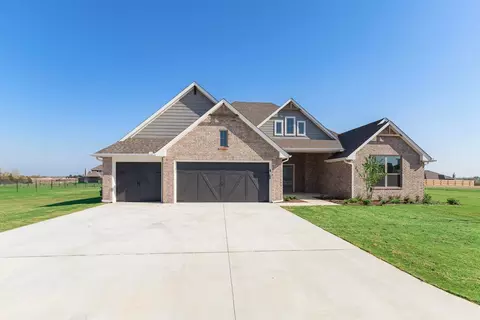 Exterior - 932 Hydrangea Way, Edmond, OK 73034 photo 18 of 30