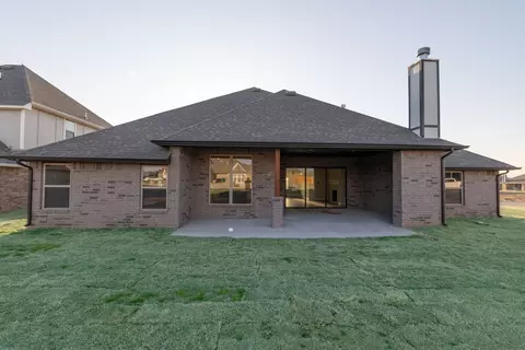 Exterior - 932 Hydrangea Way, Edmond, OK 73034 photo 24 of 30