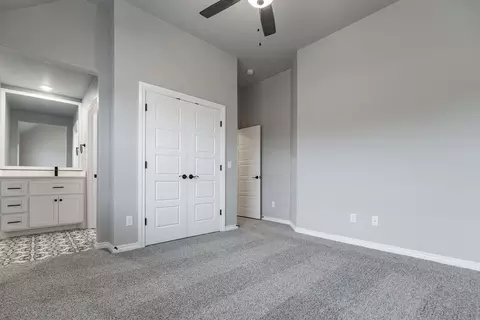 Bedroom - 932 Hydrangea Way, Edmond, OK 73034 photo 13 of 17