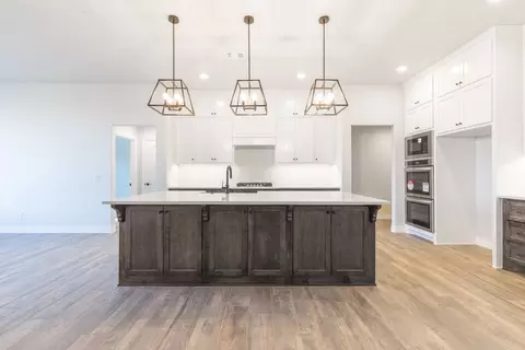 Kitchen - 932 Hydrangea Way, Edmond, OK 73034 photo 1 of 19