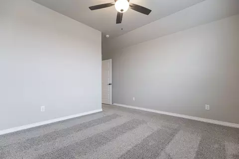Bedroom - 932 Hydrangea Way, Edmond, OK 73034 photo 14 of 17
