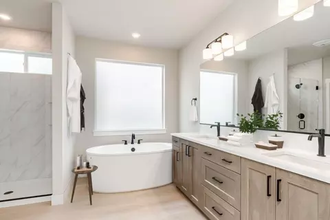 Bath - 5705 Flathead Ave, Pasco, WA 99301 photo 1 of 1