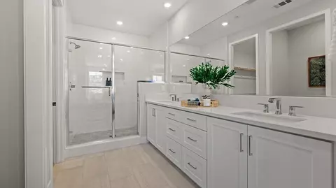 Bath - 27329 Marshland Pl, Valencia, CA 91381 photo 2 of 4