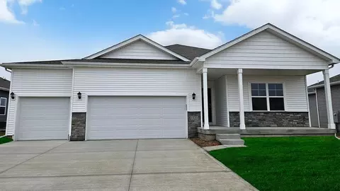 6736 NW 106th St, Johnston, IA 50131