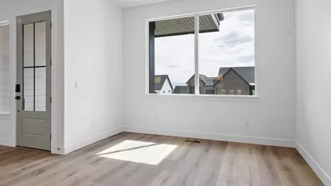 Living - 718 N 1600 E, Salem, UT 84653 photo 2 of 4