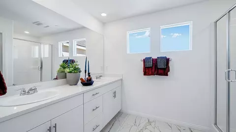 Bath - 1701 Lightning St, Rialto, CA 92376 photo 2 of 5