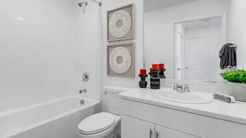 Bath - 1701 Lightning St, Rialto, CA 92376 photo 4 of 5