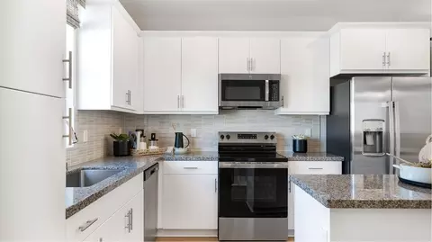 Kitchen - 1701 Lightning St, Rialto, CA 92376 photo 6 of 6