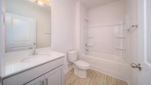 Bath - 1076 Secrest Commons Dr, Monroe, NC 28112 photo 2 of 5