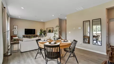 Dining - 2206 Hackberry St, Springfield, OH 45505 photo 3 of 6