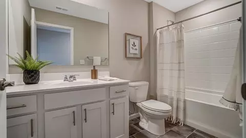 Bath - 2206 Hackberry St, Springfield, OH 45505 photo 3 of 7