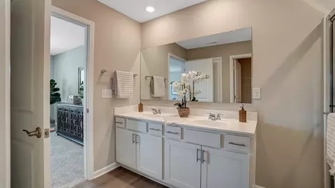 Bath - 2206 Hackberry St, Springfield, OH 45505 photo 2 of 7