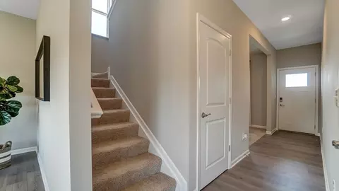 Entry Way - 2206 Hackberry St, Springfield, OH 45505 photo 1 of 5
