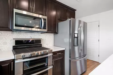 Kitchen - 537 N Tracy St, Visalia, CA 93292 photo 4 of 7