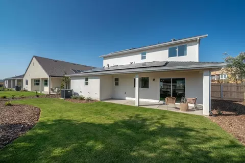 Exterior - 537 N Tracy St, Visalia, CA 93292 photo 4 of 8