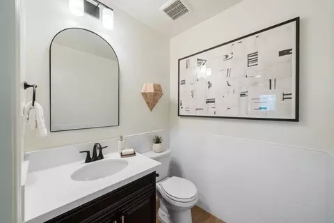 Bath - 537 N Tracy St, Visalia, CA 93292 photo 3 of 5
