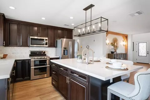 Kitchen - 537 N Tracy St, Visalia, CA 93292 photo 2 of 7